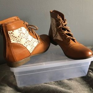 Boots with lace detail